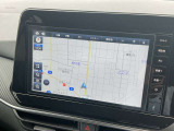 【日産純正の大画面ナビゲーション!】遠くへのお出かけする際の心強い味方です!自車位置の確認はもちろん、Bluetooth接続や機能も充実。大きな画面で各操作もしやすく安心です。