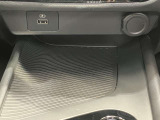 USBソケットで車内でもスマホの充電ができます♪