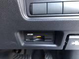 すっきりビルトインETCはもちろん2.0。特定のICで途中下車も可能。高速道路ではさまざまな道路情報を画面にカットイン