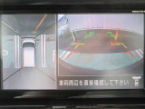 ナビ画面にアラウンドビュ-モニタ-の映像を映し出しています。  狭い場所での車庫入れをサポ-トしてくれる便利アイテムです。
