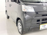明るいライトが夜道を明るく照らしてくれます。 運転する上で、道路状況をいかに早く認識できるか重要なポイントです。 白色光が暗い道も明るく照らしてくれますよ。