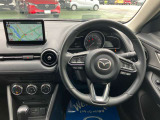 人間工学を駆使して設計された運転席は、ハンドルから手が届きやすい位置にスイッチ類が配置され、ロングドライブなども快適に楽しめます。