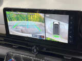【全周囲カメラ】専用のカメラにより、上から見下ろしたような視点で360度クルマの周囲を確認することができます☆死角部分も確認しやすく、狭い場所での切り返しや駐車もスムーズに行えます。