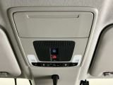 【SOSボタン】体調が悪くなったときや、事故に遭遇したとき、あおり運転にあっている時など、緊急時にボタンを押すと緊急サポートセンターにつながり、オペレーターが警察・救急への取次ぎを行います。