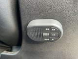運転席の右膝前には、ドライブレコーダーの操作スイッチが付いています。