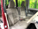 運転席まわりには十分なスペースがあり、大柄な方でもゆったり運転していただける環境です。