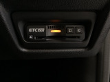ハンドルの右下にETC2.0がついています。高速道路の料金所の通過も楽々です!。 カードの取り出しもしやすい場所についています。