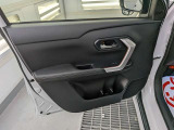 パワーウィンドウのスイッチですよ。運転席に居ながら窓を開け閉めのコントロールできます。