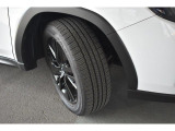 タイヤサイズは225/55R18です。