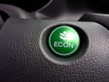 葉っぱマークのECONスイッチ。スイッチをONにするだけで、エンジンやエアコンなどを協調制御。燃費の向上に貢献します。