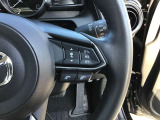 マツダクルーズコントロール、先行車との車間を維持しながら追従走行ができ、長距離走行などのドライバーの負担を軽減します。