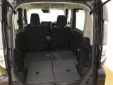 シートアレンジが多彩で、荷物の大小に応じてスペースを変えられる便利なお車です!