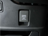 ◆12V電源ソケット◆スマートフォンの充電等にも便利な電源ソケット!使いやすい場所に装備されています。