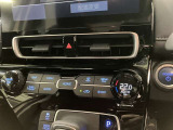オートエアコンの温度設定等の操作スイッチです。外の天気や気温に合わせて車内を自分に合った温度設定にすることが出来るので快適なドライブが楽しめますよ!!