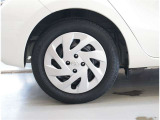 純正ホイール。デザインが素敵ですね。お車全体のイメージ変わりますね。タイヤサイズは 185/60R15 です。
