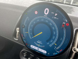 先進の安全装備を多数搭載し、ドライバーの運転をしっかりサポート。街乗りから高速道路まで安心感のある走行を実現し、毎日のドライブをより安全で快適に楽しめる一台です。
