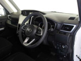 高いホールド性で運転姿勢が安定します。長距離ドライブでも疲れにくいのが魅力です。快適なドライビングライフをお送りください♪
