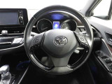 各操作スイッチなどもハンドルから手を放すことなく操作可能で安全運転に支援いたします!