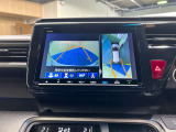 【バックカメラ】運転席から画面上で安全確認ができます。駐車が苦手な方にもオススメな便利機能です。