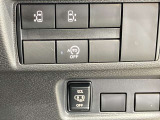 運転席側から両側スライドドアの開閉ができます