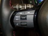 【ステアリングリモコン】ステアリングにオーディオ調節可能なスイッチが装備されていますので運転中でも視線をそらさずにオーディオの調節が可能です!