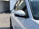 内外装のリフレッシュ:&rdquo;Das WeltAuto&rdquo;独自の項目チェックリストに基づき、入念に車両チェックとクリーニングを実施。美しく高品質な車をご提供します。