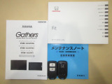 取扱説明書も一式完備♪メンテナンスノートは中古車の健康診断簿。今までの整備歴が確認できる安心アイテムです。
