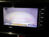 バックモニター装着車は後退時の強い味方です♪車庫入れや縦列駐車の際、後退操作の参考になるガイドラインをナビ画面に表示します。