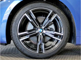 【BMWアロイホイル】軽量かつ強度に拘ったアロイホイル。走行性能ポテンシャルを引き出す設計。車の足元を引き締めてくれる大きなポイントはアロイホイルです。