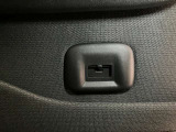 【USBソケット】後席でもスマートフォンやタブレット端末を充電することができます!