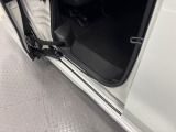 どなたでも乗り降りしやすい高さのステップです。