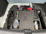 パンク修理剤とエアーコンプレッサーと車載工具も完備!!