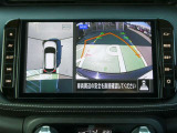 自車を真上から見下ろすように映し出すので周囲の状況が分かるアラウンドビューモニター搭載。フロントカメラとしても使用できます。車庫入れなど苦手な人の頼りになる助っ人です。