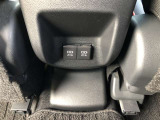 後部座席にも充電ソケットが付いています。