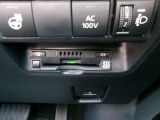 ETC車載器を装備しています。高速道路の料金所もストレスなく通行できます。すっきりとしたビルトインタイプですよ。