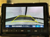 リバースギアに入れるだけで後方の表示へ切り替わります。夜間や雨の日の駐車も楽になりますよ。