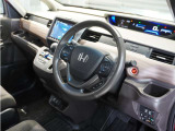 ◆視界広々で非常に運転しやすくロングドライブでも疲れを感じさせないすっきりとまとまったインパネ周りです。