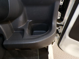 運転席の届きやすいところにドリンクホルダーがついています。視線をそらすことなく手に取れるので運転に集中できて安心ですね。