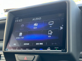 純正8インチインターナビ付きでフルセグ・DVD再生・Bluetoothなど付いてとても便利な車両です♪