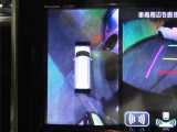 車両周辺の確認を補助し、狭い場所での駐車時にも役立つ装備です。