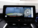 パノラミックビューモニター付きです。車両を上から見たような映像をディスプレイオーディオ画面に表示。運転席からの目視だけでは見にくい、車両周辺の状況をリアルタイムでしっかり確認できます。