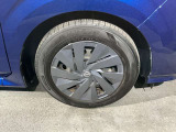 純正ホイールカバーで、愛車をもっとおしゃれに車種にマッチしたデザインの純正ホイールカバー。愛車の印象をアップし、おしゃれな雰囲気を演出します。また、傷や汚れからホイールを守り、長持ちさせます。