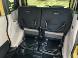 リアシート座面を持ち上げると、背の高い荷物を積むのに便利なトールモードに変身します!多彩なシートアレンジで使い勝手良好!