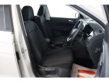 運転席/助手席です。安全装備をオプションで追加するのは日本的発想。フォルクスワーゲン車はサイドエアバッグを全車標準で装備しております。