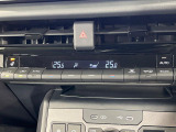 【ステアリングヒーター】冬場に冷たくなりやすい革巻きステアリングを、スイッチ一つで素早く適温に!エアコンよりも早く温まってくれるので、寒い日の運転も快適になりますね♪