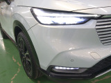 LEDヘッドライト。省電力で明るく遠くまで夜道や雨天時などの安心感を高めます。点灯の瞬間から光量を放つLEDの特性により、トンネルへの進入直後などでも安心感のある視界を提供します。