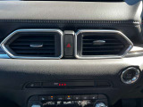フルオートエアコンで運転席と助手席で別々の温度設定も可能です♪