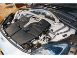 4.0L V8ツインターボエンジン搭載軽快かつパワフルな走りを存分にお楽しみください