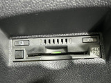 【ETC2.0(DSRC)】ETCカードを挿入すれば料金所はノンストップで通過できます。ETC限定の割引や、高速道路の情報提供サービスを利用できます。