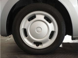 ◆純正ホイール装着車◆シンプルなデザインのホイールキャップ付きです。